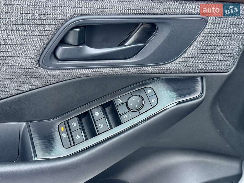 Внедорожник / Кроссовер Nissan Rogue 2023 в Киеве