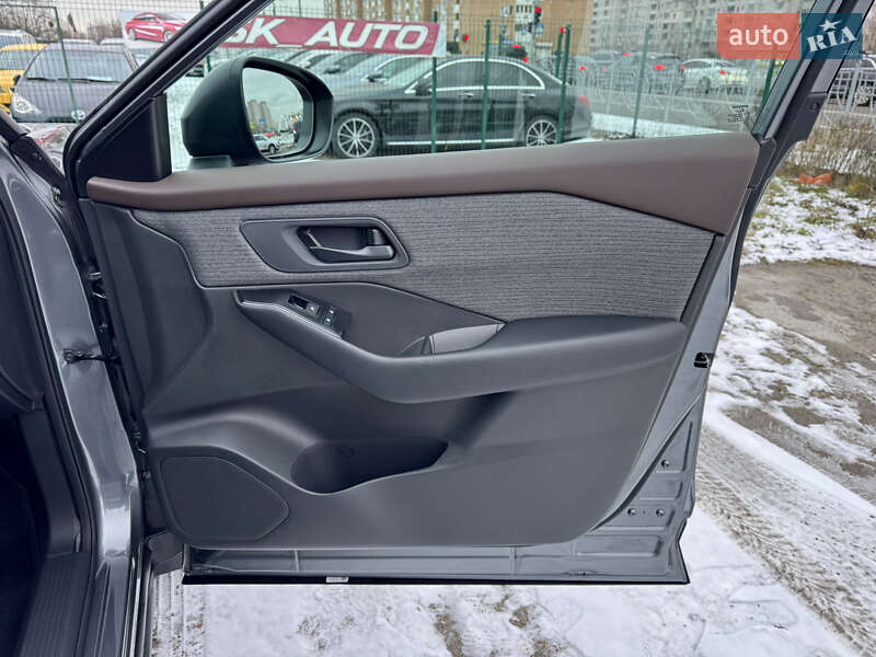 Внедорожник / Кроссовер Nissan Rogue 2023 в Киеве