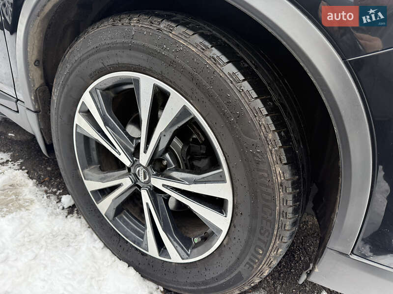 Позашляховик / Кросовер Nissan Rogue 2017 в Полтаві