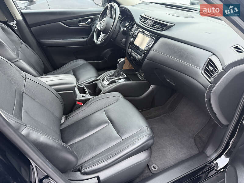Позашляховик / Кросовер Nissan Rogue 2017 в Полтаві