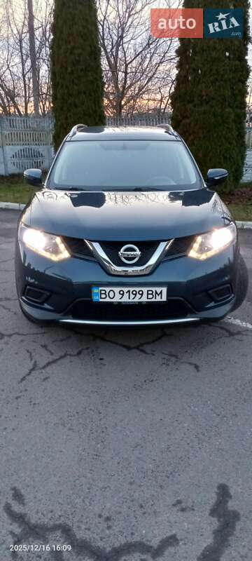 Внедорожник / Кроссовер Nissan Rogue 2015 в Ровно