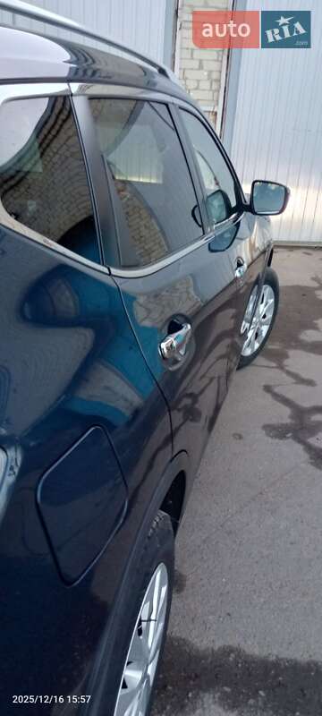 Внедорожник / Кроссовер Nissan Rogue 2015 в Ровно