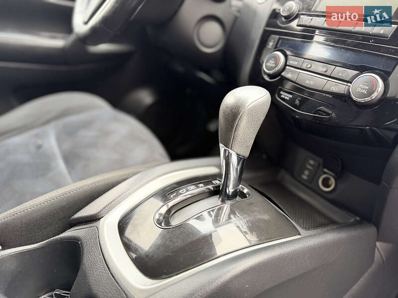 Позашляховик / Кросовер Nissan Rogue 2014 в Володимирі