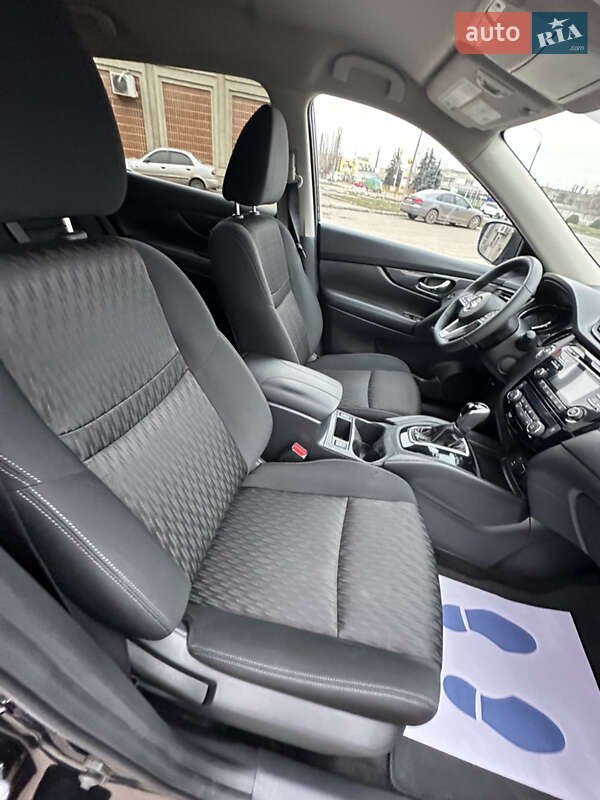 Внедорожник / Кроссовер Nissan Rogue 2017 в Черкассах