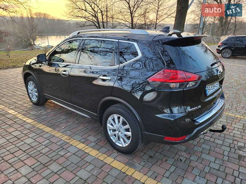 Внедорожник / Кроссовер Nissan Rogue 2017 в Кропивницком