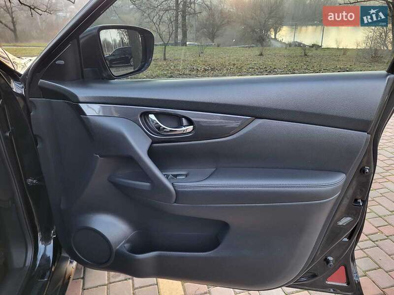 Внедорожник / Кроссовер Nissan Rogue 2017 в Кропивницком