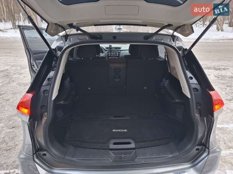 Внедорожник / Кроссовер Nissan Rogue 2017 в Киеве