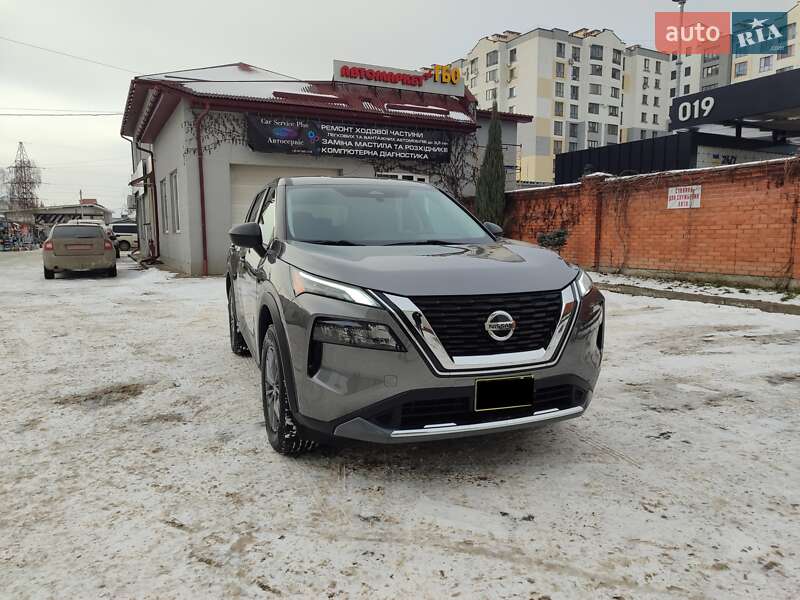 Позашляховик / Кросовер Nissan Rogue 2021 в Івано-Франківську