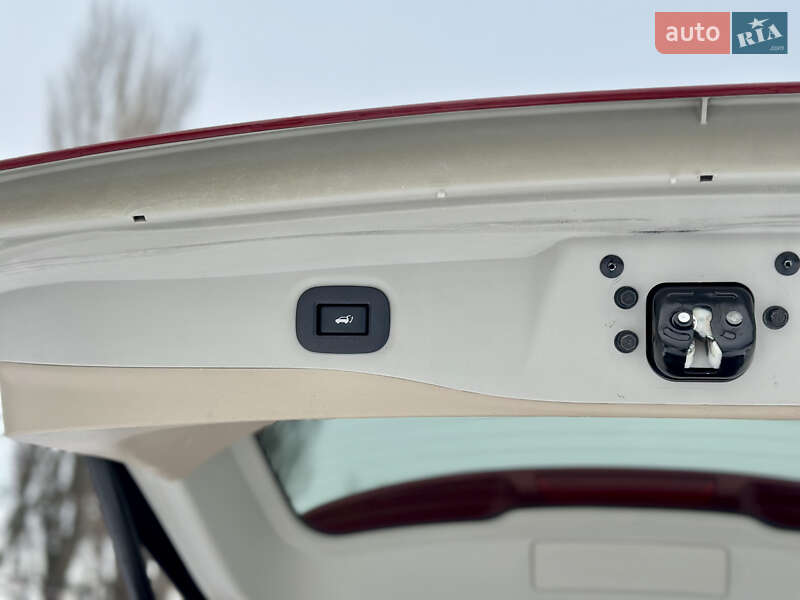 Позашляховик / Кросовер Nissan Rogue 2016 в Києві