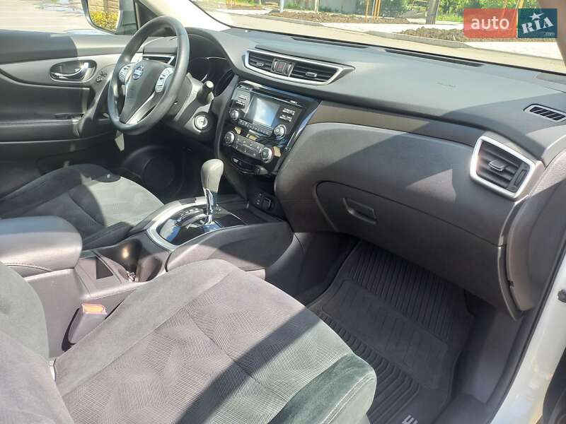 Позашляховик / Кросовер Nissan Rogue 2016 в Запоріжжі