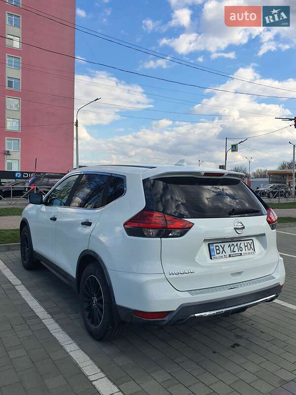 Внедорожник / Кроссовер Nissan Rogue 2017 в Хмельницком