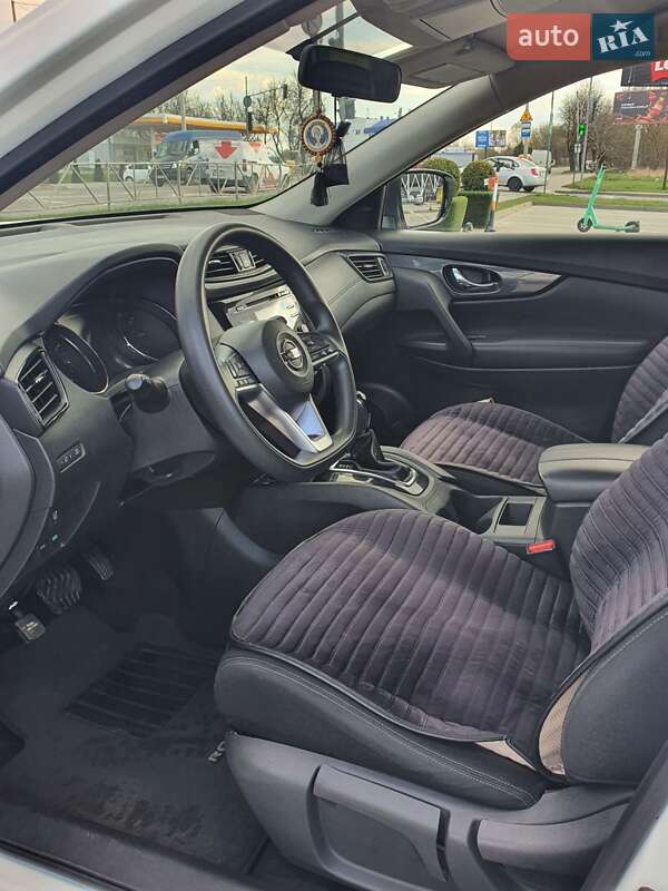 Внедорожник / Кроссовер Nissan Rogue 2017 в Хмельницком