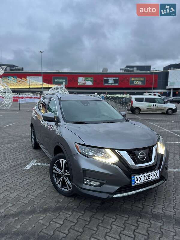 Внедорожник / Кроссовер Nissan Rogue 2017 в Харькове