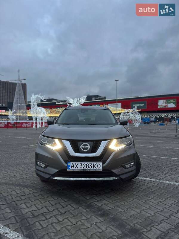 Внедорожник / Кроссовер Nissan Rogue 2017 в Харькове