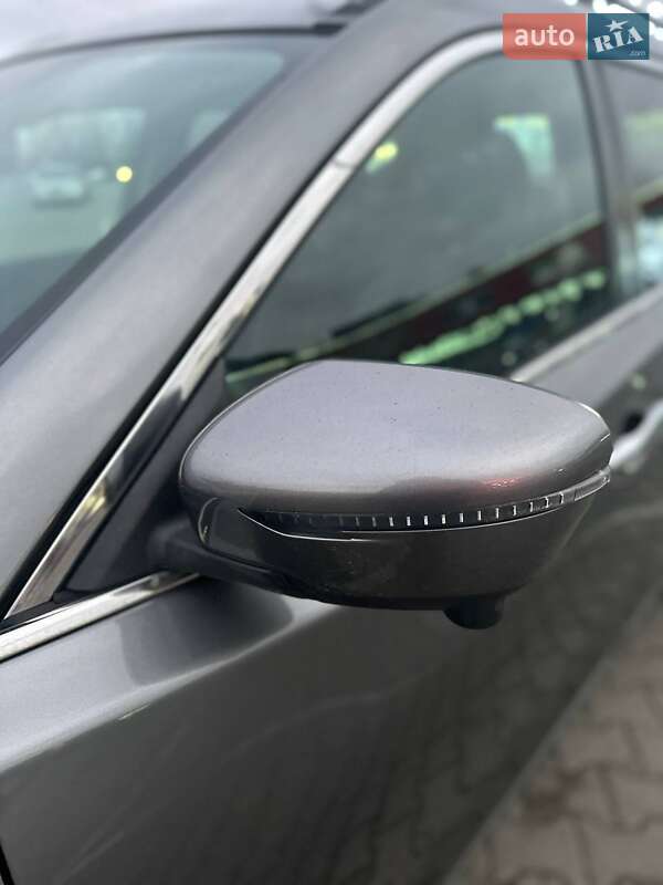 Внедорожник / Кроссовер Nissan Rogue 2017 в Харькове