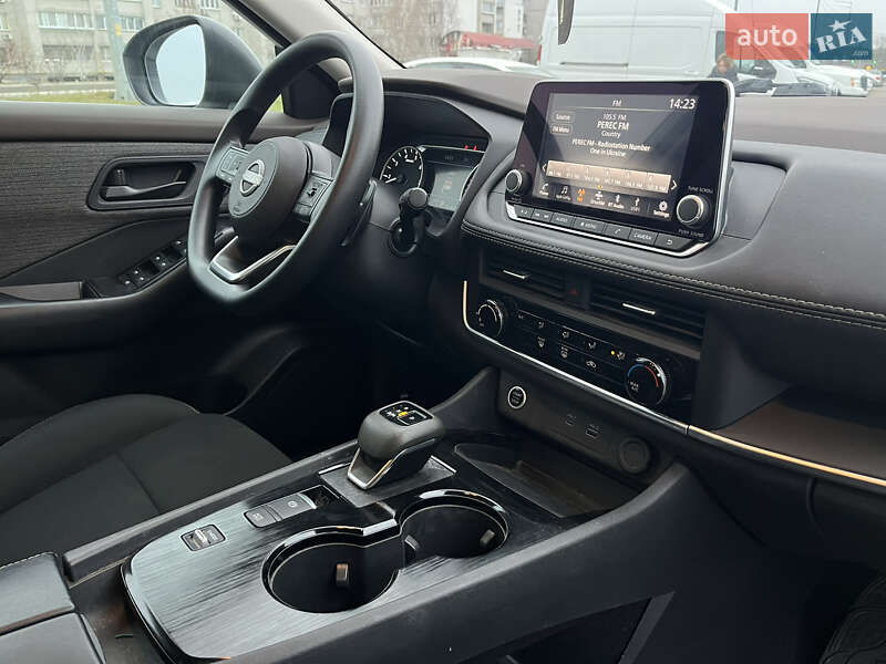 Внедорожник / Кроссовер Nissan Rogue 2023 в Киеве