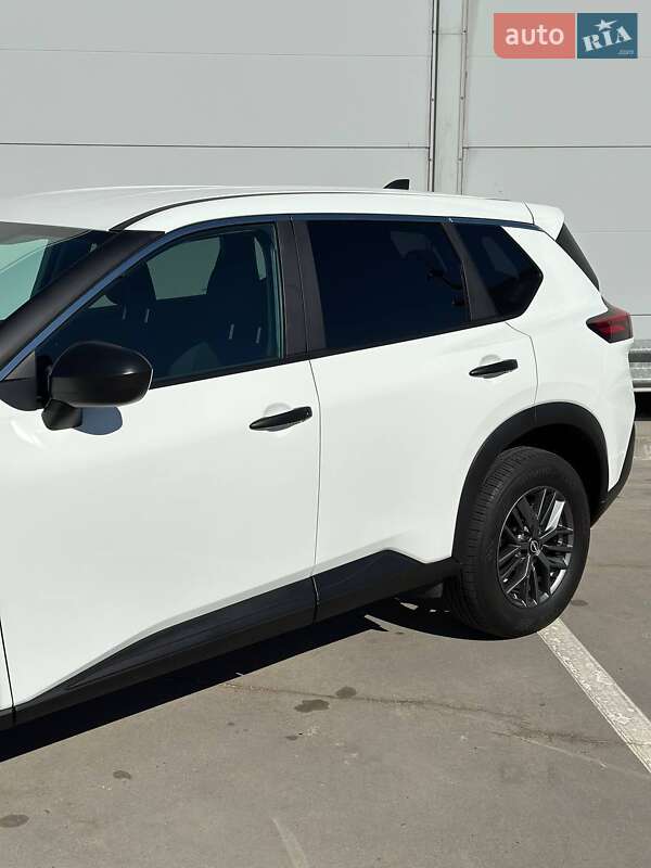 Внедорожник / Кроссовер Nissan Rogue 2023 в Киеве