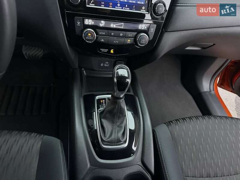 Внедорожник / Кроссовер Nissan Rogue 2018 в Днепре