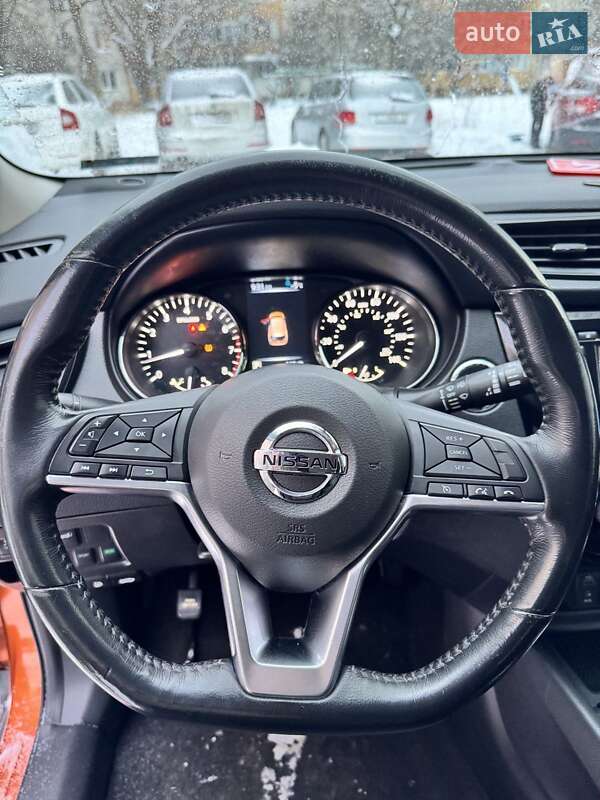 Внедорожник / Кроссовер Nissan Rogue 2017 в Ужгороде