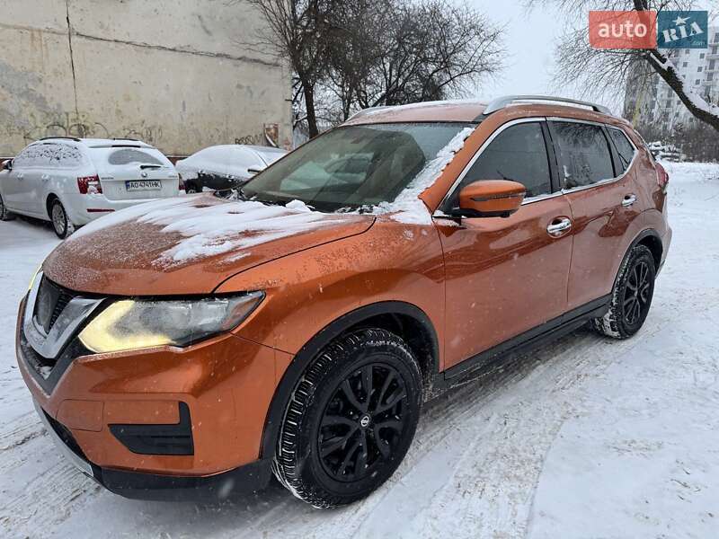Внедорожник / Кроссовер Nissan Rogue 2017 в Ужгороде