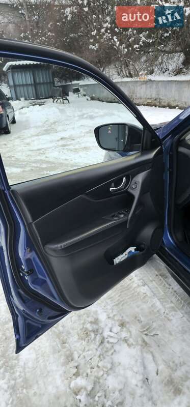 Внедорожник / Кроссовер Nissan Rogue 2017 в Ужгороде