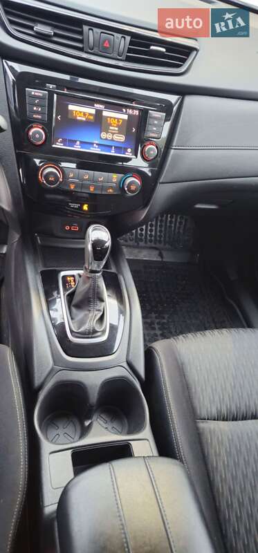 Внедорожник / Кроссовер Nissan Rogue 2017 в Ужгороде