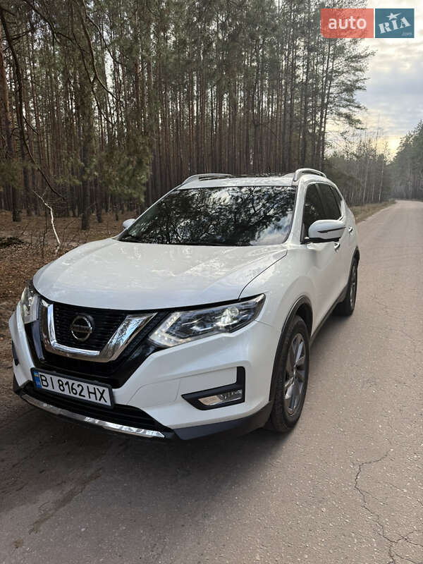 Внедорожник / Кроссовер Nissan Rogue 2015 в Краснокутске