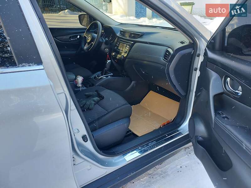 Внедорожник / Кроссовер Nissan Rogue 2017 в Харькове