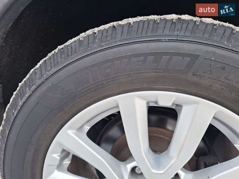 Внедорожник / Кроссовер Nissan Rogue 2016 в Вишневом