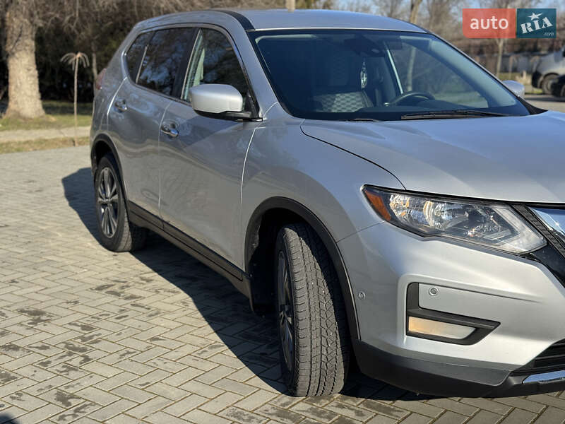 Внедорожник / Кроссовер Nissan Rogue 2016 в Болграде