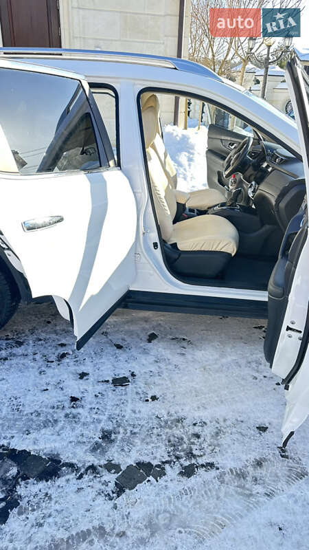 Внедорожник / Кроссовер Nissan Rogue 2017 в Львове