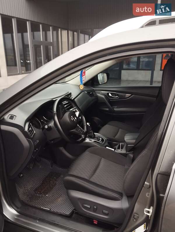 Внедорожник / Кроссовер Nissan Rogue 2017 в Первомайске