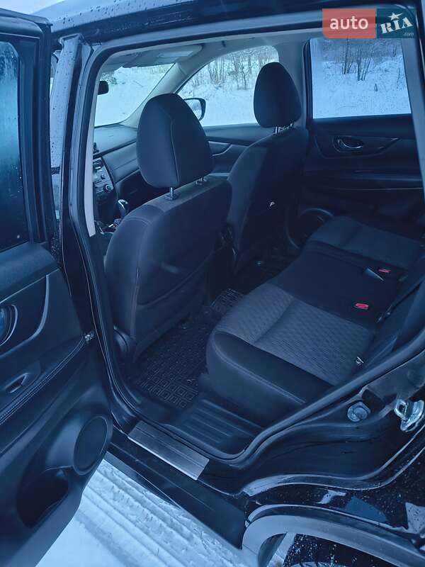 Внедорожник / Кроссовер Nissan Rogue 2016 в Калуше