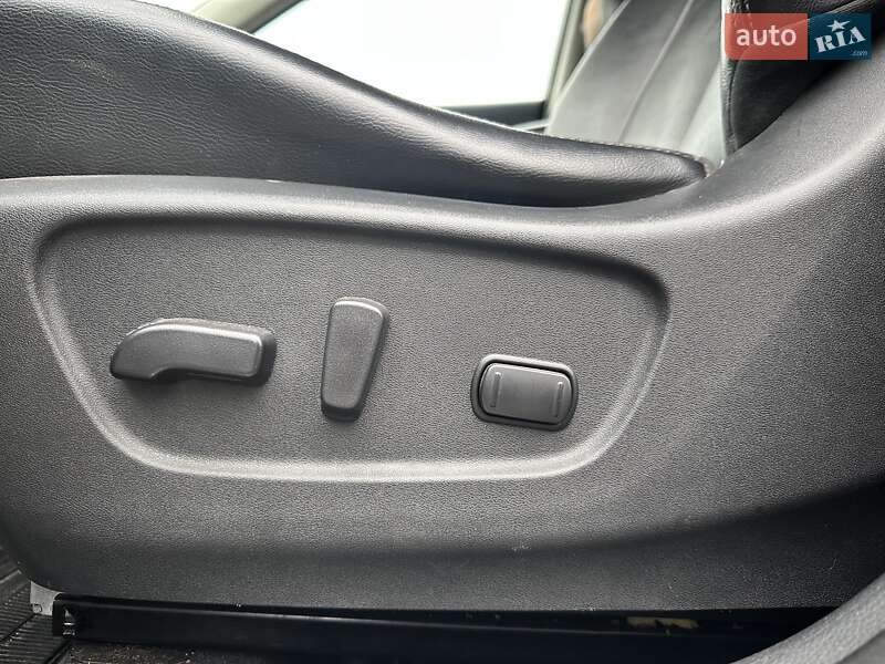 Внедорожник / Кроссовер Nissan Rogue 2014 в Запорожье