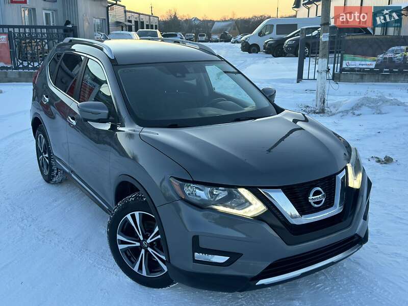 Внедорожник / Кроссовер Nissan Rogue 2016 в Хороле