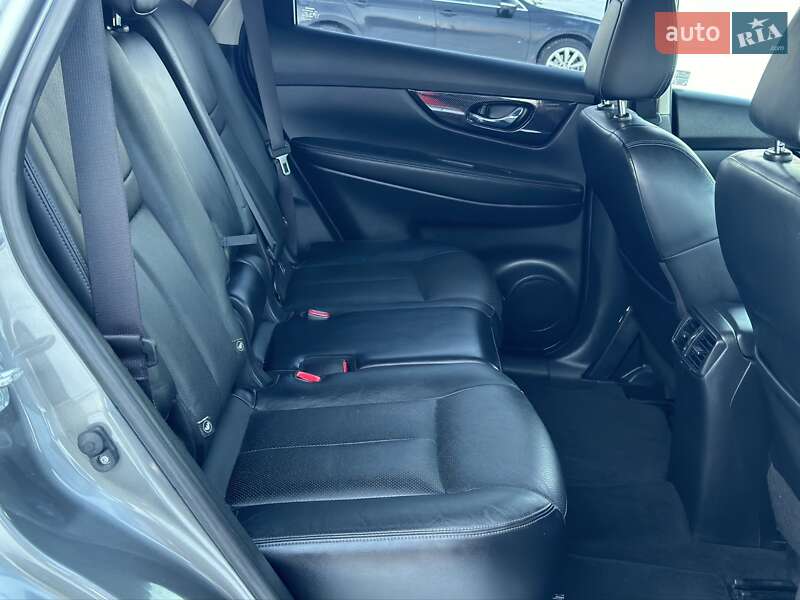 Внедорожник / Кроссовер Nissan Rogue 2016 в Хороле