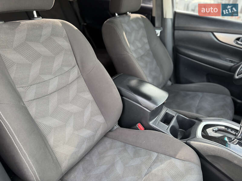 Внедорожник / Кроссовер Nissan Rogue 2016 в Киеве