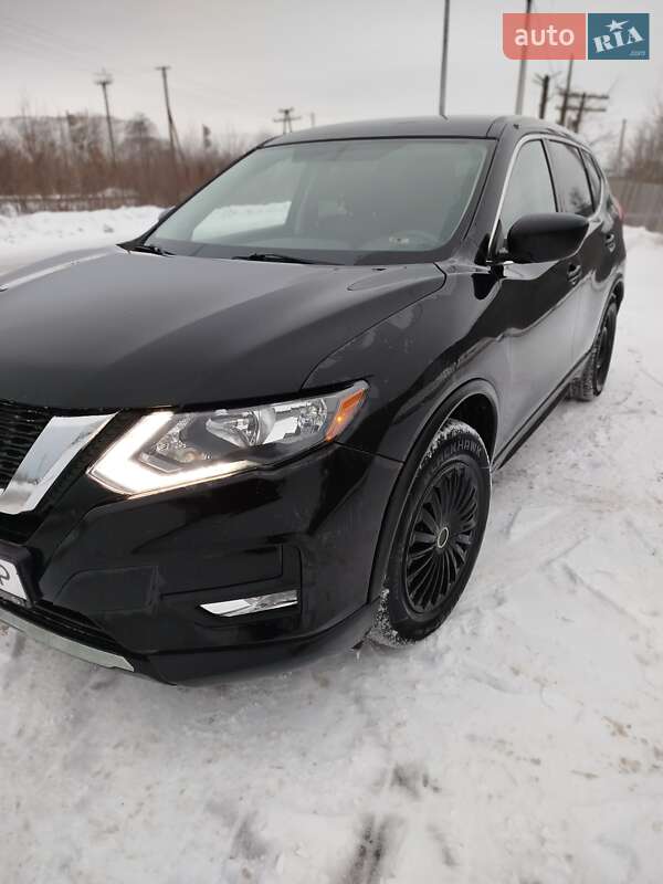 Внедорожник / Кроссовер Nissan Rogue 2017 в Сарнах