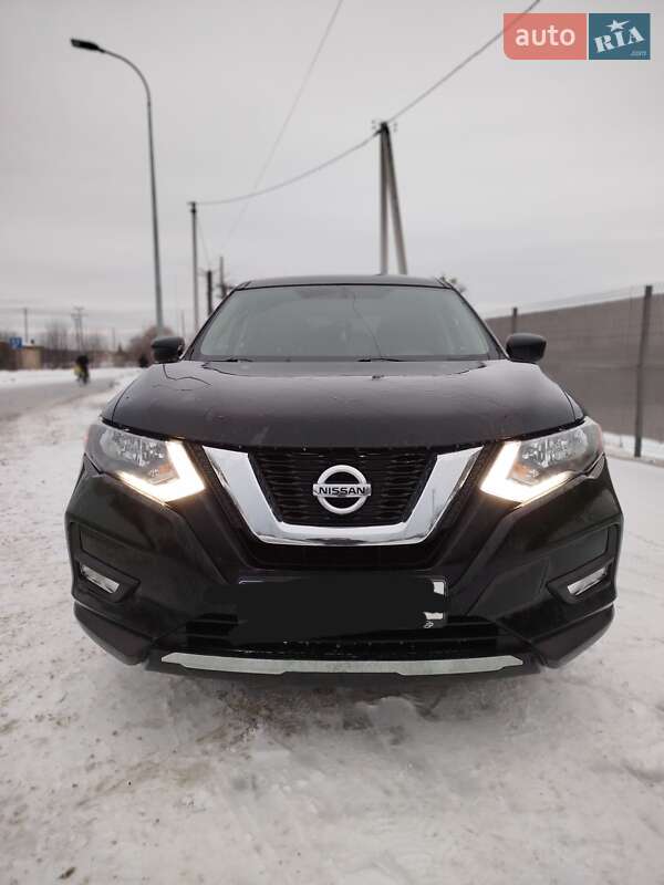 Внедорожник / Кроссовер Nissan Rogue 2017 в Сарнах