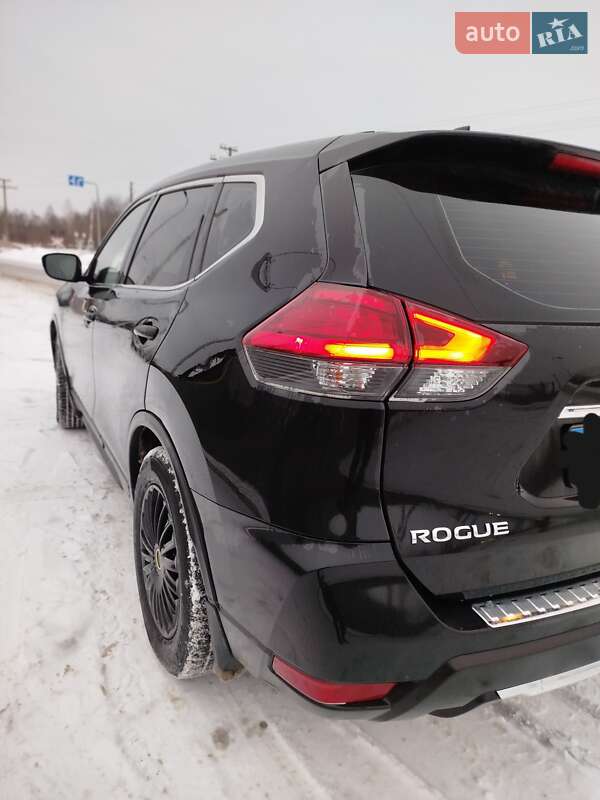 Внедорожник / Кроссовер Nissan Rogue 2017 в Сарнах