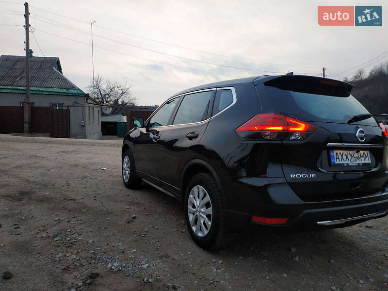 Внедорожник / Кроссовер Nissan Rogue 2017 в Змиеве