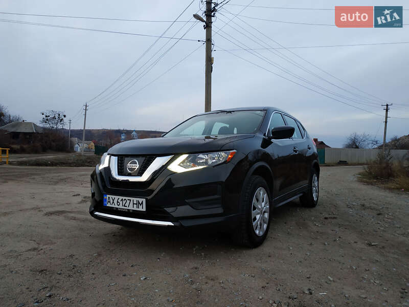 Внедорожник / Кроссовер Nissan Rogue 2017 в Змиеве