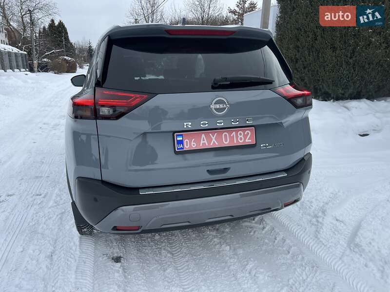 Внедорожник / Кроссовер Nissan Rogue 2023 в Киеве