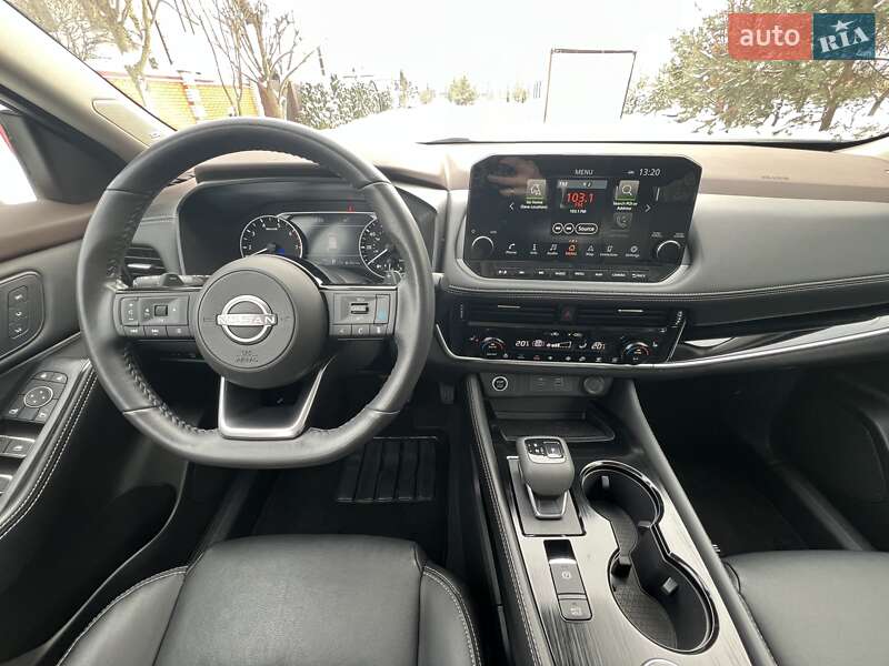 Внедорожник / Кроссовер Nissan Rogue 2023 в Киеве