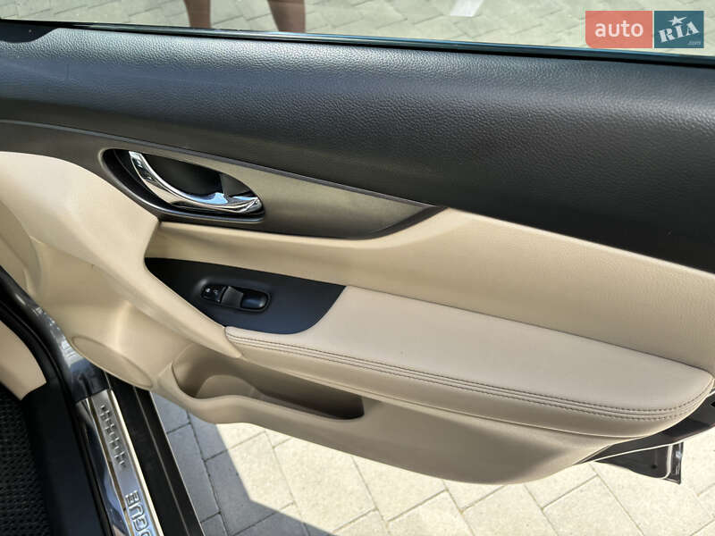 Внедорожник / Кроссовер Nissan Rogue 2016 в Ивано-Франковске