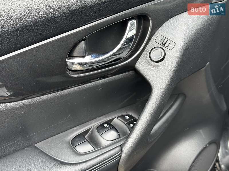 Внедорожник / Кроссовер Nissan Rogue 2016 в Киеве