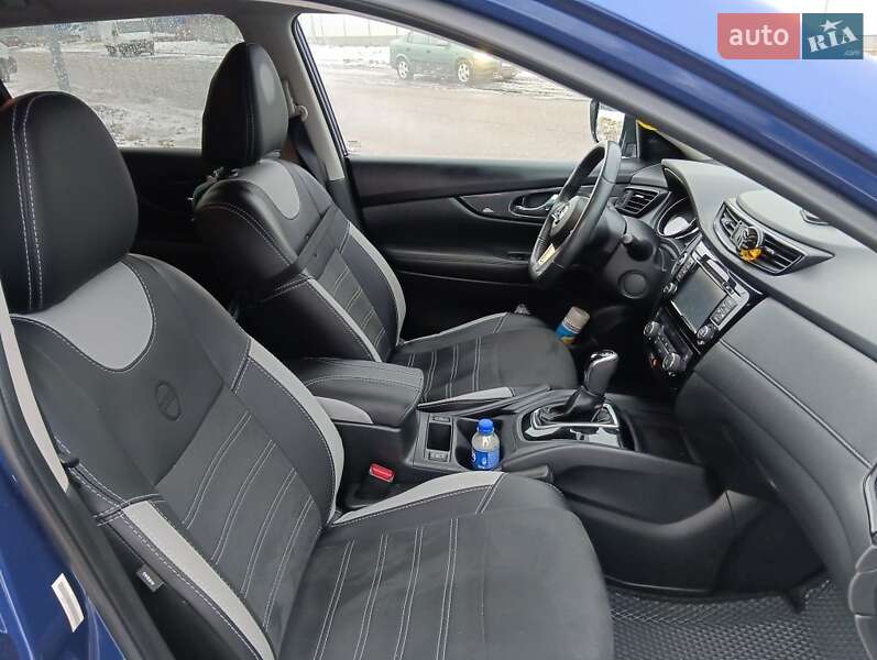 Внедорожник / Кроссовер Nissan Rogue 2017 в Каменец-Подольском