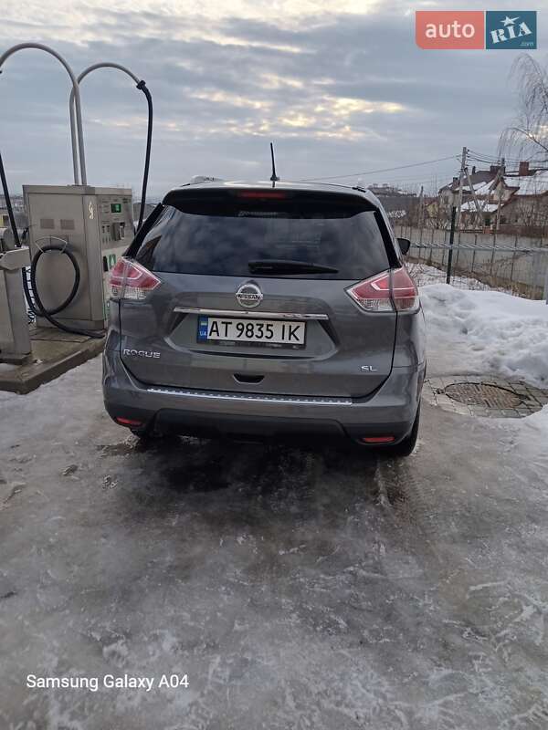 Внедорожник / Кроссовер Nissan Rogue 2016 в Ивано-Франковске