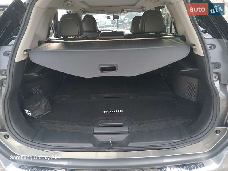 Внедорожник / Кроссовер Nissan Rogue 2016 в Ивано-Франковске