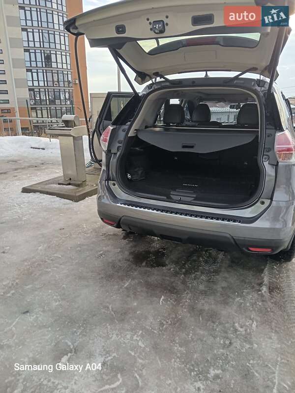 Внедорожник / Кроссовер Nissan Rogue 2016 в Ивано-Франковске